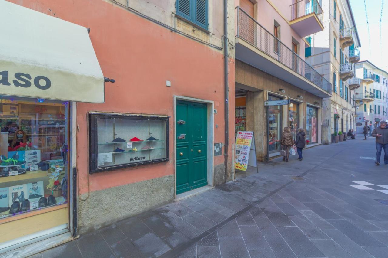 Casa Di Ale E Fra Comoda In Centro E A Pochi Passi Dalla Spiaggia 라팔로 외부 사진